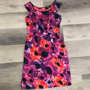 Floral Scoop Neck Sheath Dress in Purple & Pink